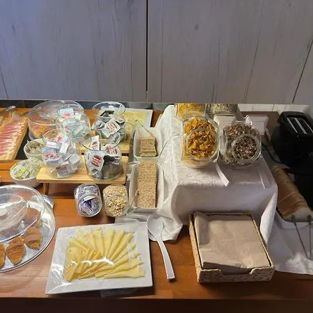 Janez Apartman *